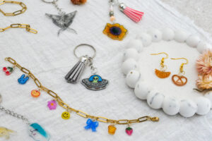Schrumpffolien-Schmuck: Gestalte deine persönlichen Charms